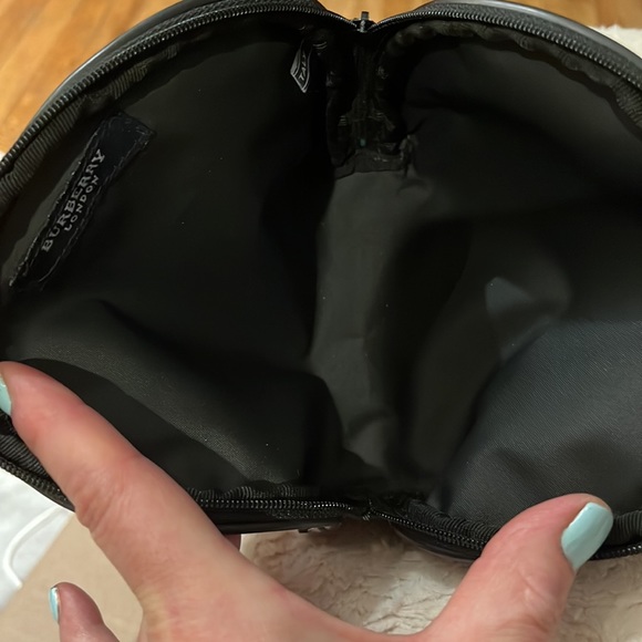Burberry Pouch, Make-up Bag, Authentic, Like New Condition - Picture 3 of 4